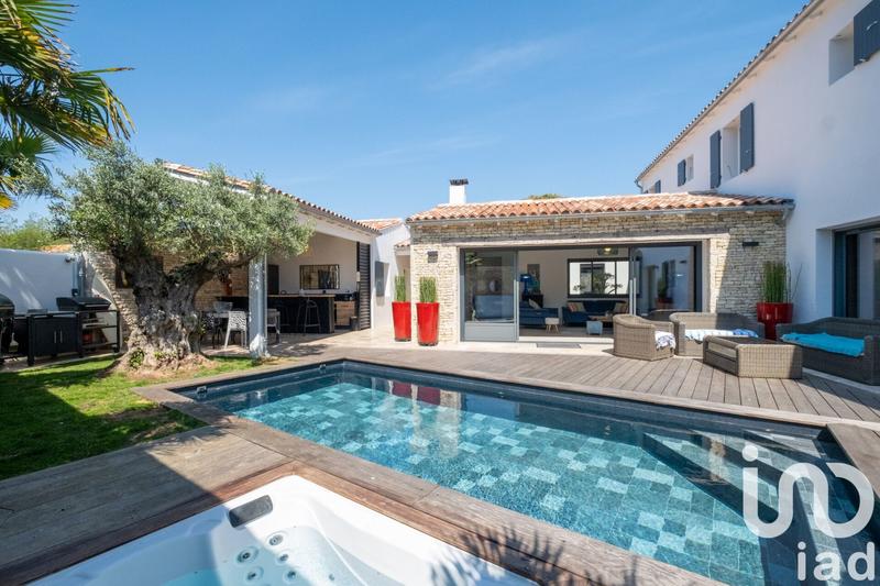 Maison - 244 m² - 8 pièces