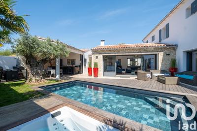 Maison - 244 m² - 8 pièces