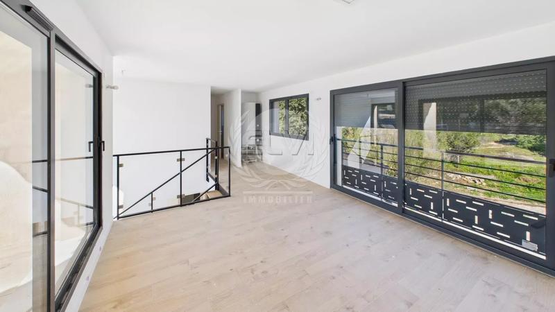 Villa - 250 m² - 5 pièces