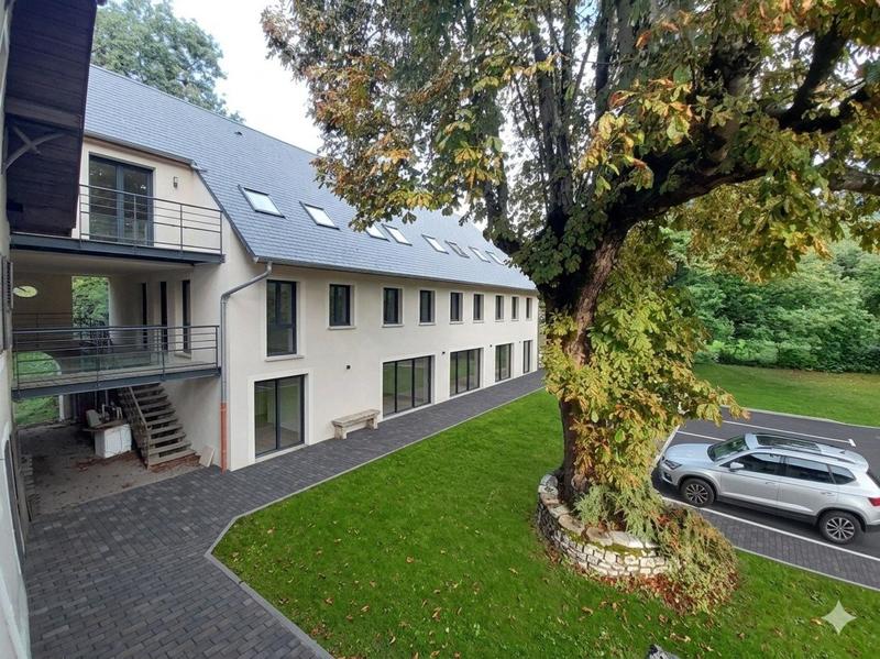 Maison - 350 m² - 12 pièces