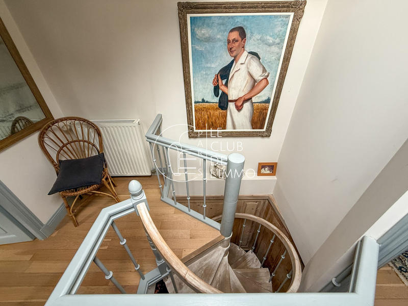 Maison - 280 m² - 10 pièces