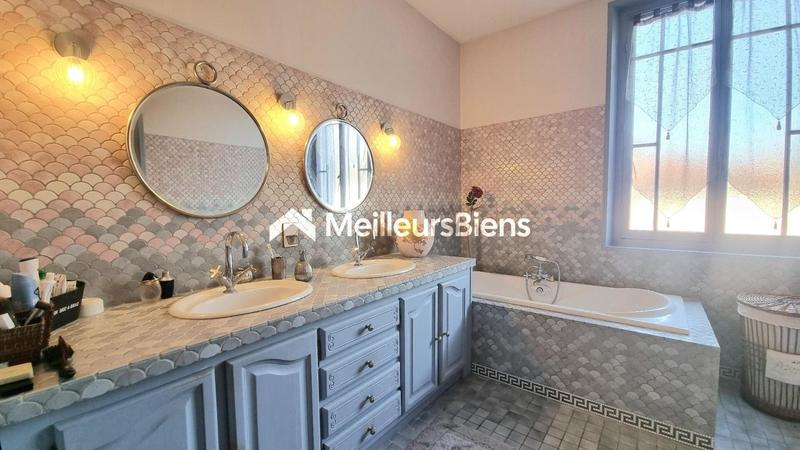 Maison - 250 m² - 7 pièces