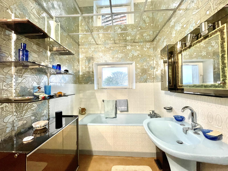 Maison - 242 m² - 7 pièces