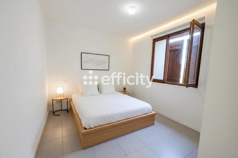 Villa - 100 m² - 5 pièces