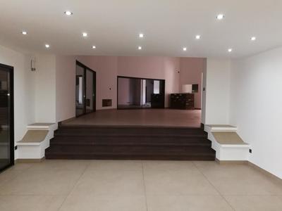 Maison - 280 m² - 6 pièces