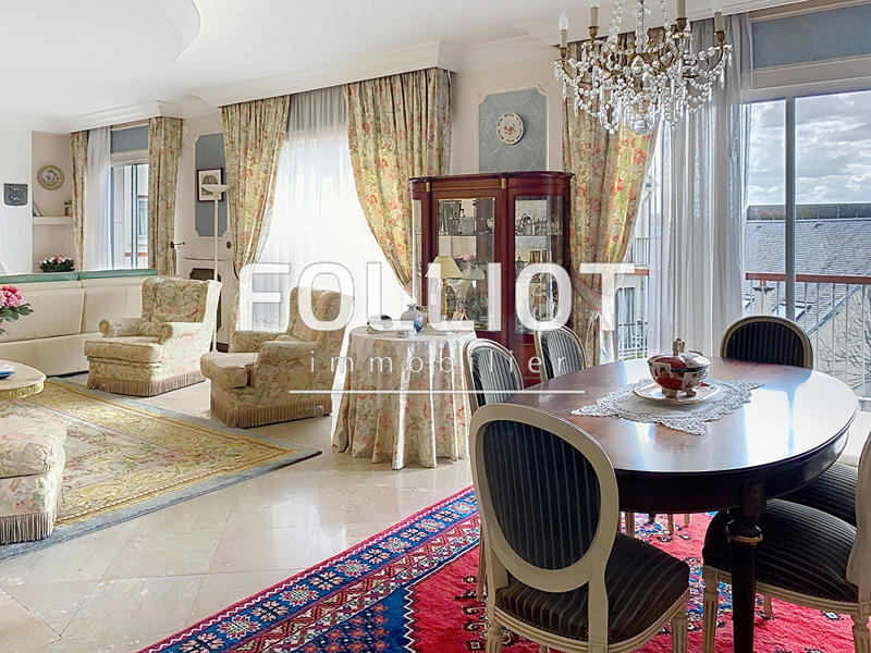 Appartement - 211 m² - 7 pièces