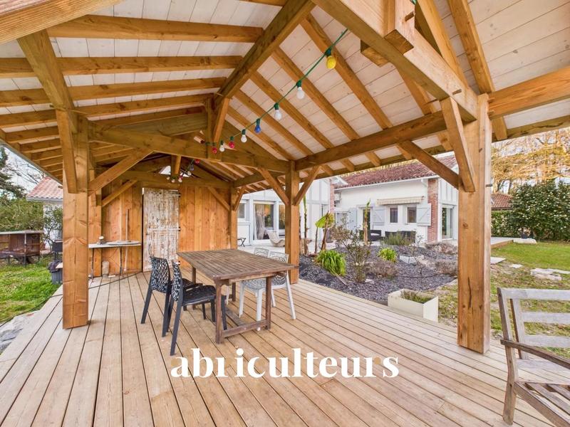 Maison chambre d'hôtes - 295 m² - 10 pièces