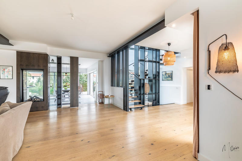 Maison - 311 m² - 8 pièces