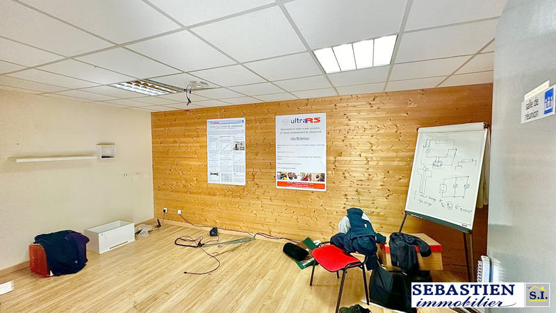 Local d'activités - 254 m²