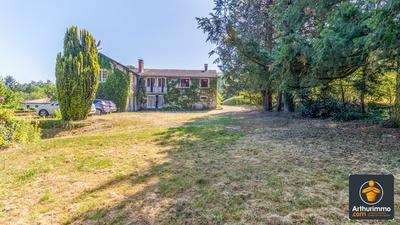 Maison - 240 m² - 8 pièces