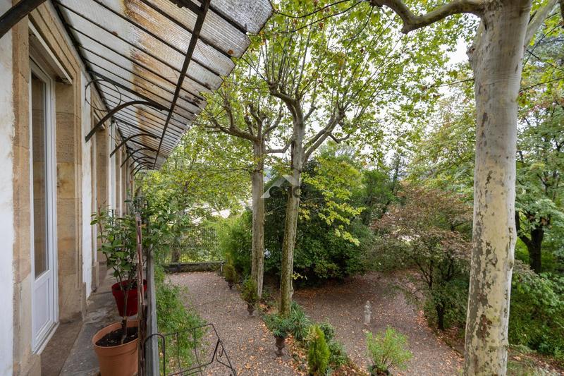 Appartement - 270 m² - 6 pièces