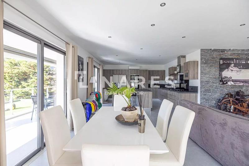 Appartement - 145 m² - 5 pièces