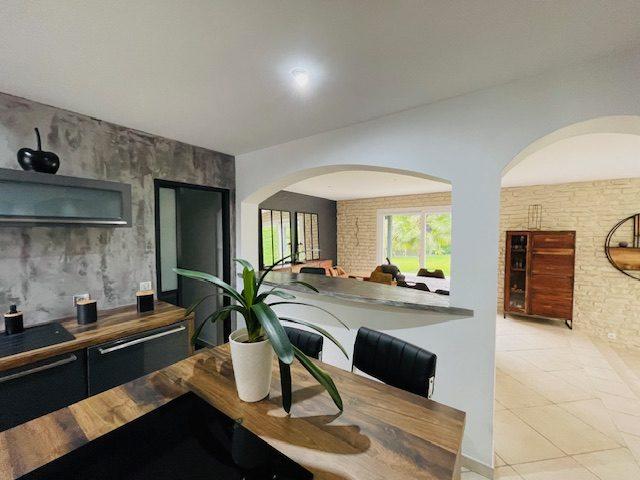 Maison traditionnelle - 174 m² - 7 pièces