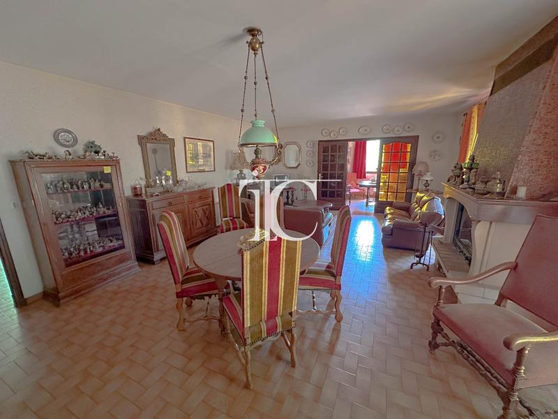 Maison - 187 m² - 8 pièces