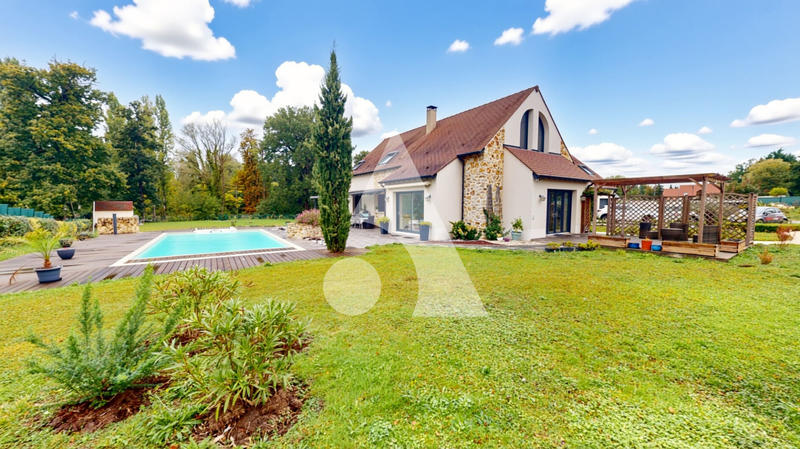 Maison - 270 m² - 8 pièces