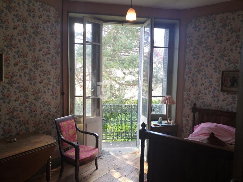 Propriété - 198 m² - 10 pièces