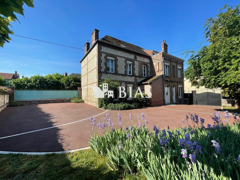 Maison - 236 m² - 7 pièces