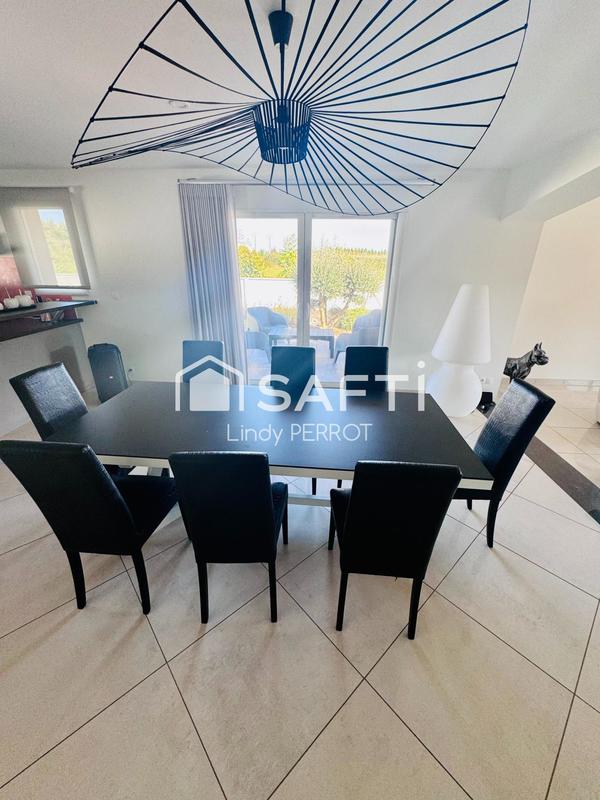 Maison - 205 m² - 7 pièces