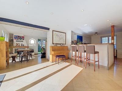 Maison - 226 m² - 8 pièces