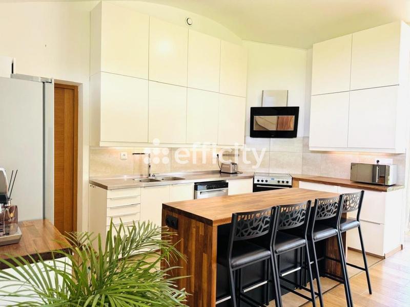 Maison - 240 m² - 10 pièces