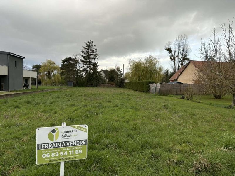 Terrain constructible - 1 423 m²