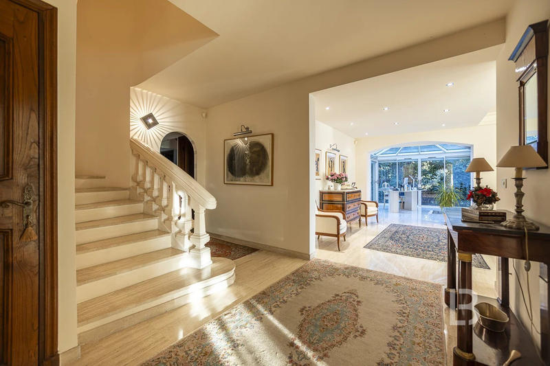 Maison - 230 m² - 5 pièces