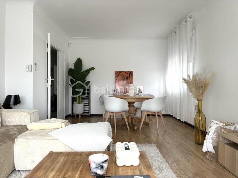 Maison - 218 m² - 9 pièces