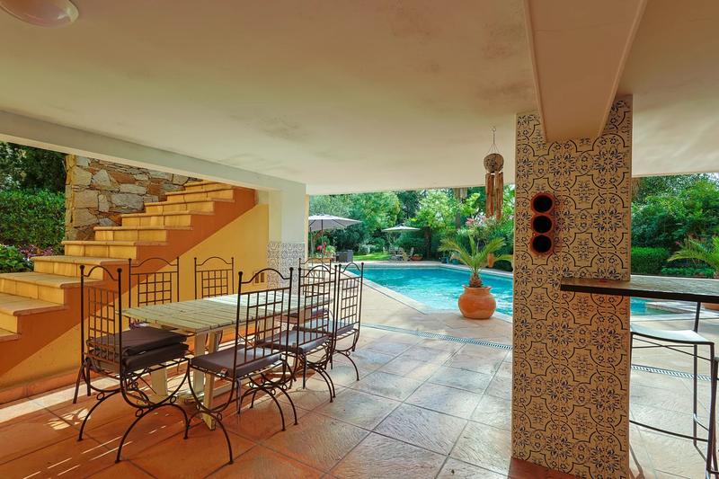 Maison - 382 m² - 10 pièces