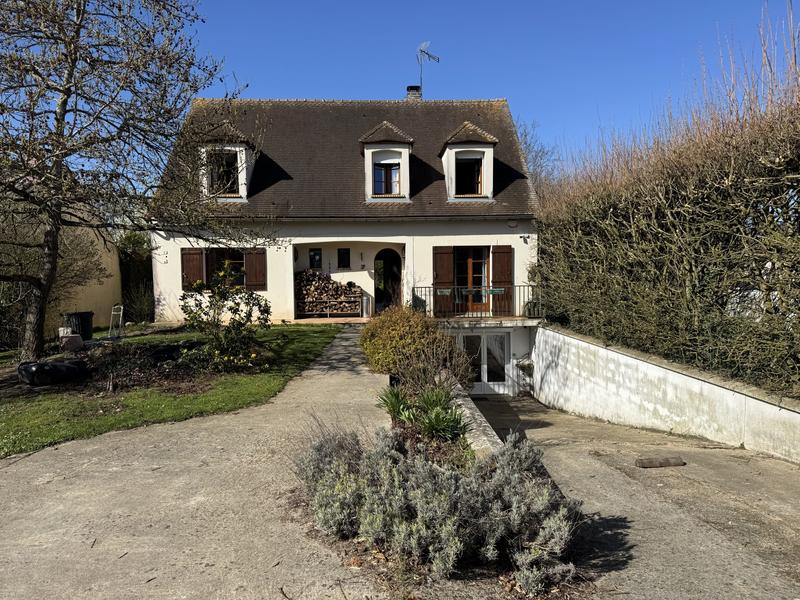 Maison - 201 m² - 8 pièces