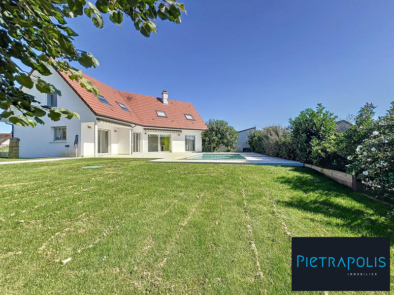 Maison - 204 m² - 5 pièces