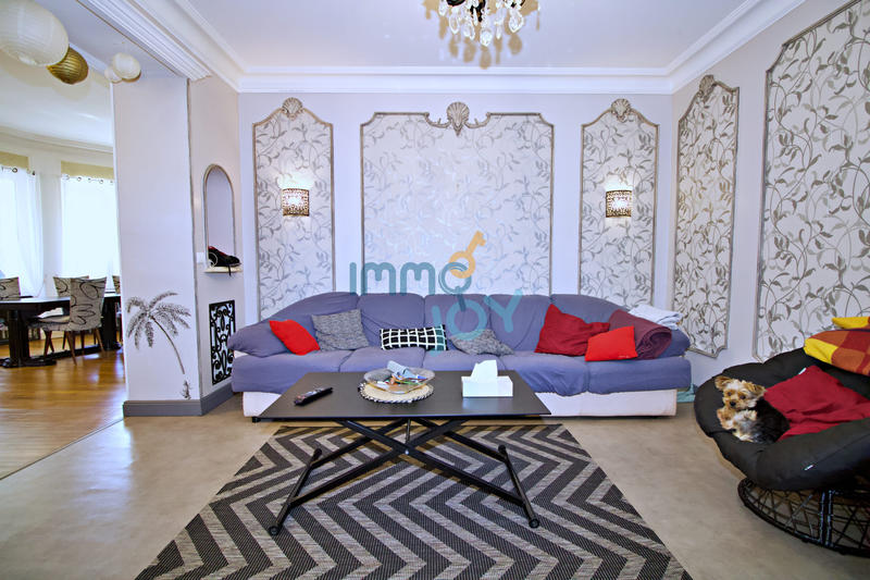 Maison - 310 m² - 11 pièces