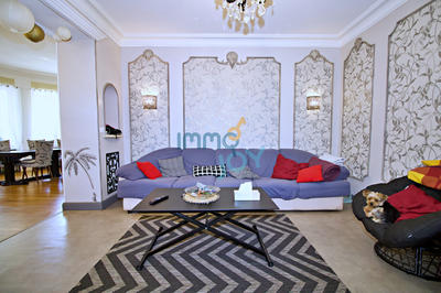 Maison - 310 m² - 11 pièces