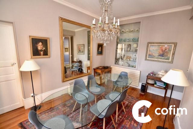 Maison - 272 m² - 10 pièces