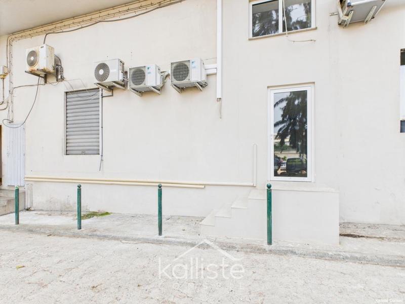 Local commercial - 68 m² - 4 pièces