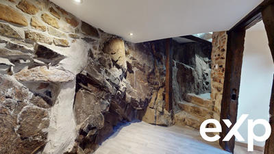 Maison traditionnelle - 258 m² - 7 pièces