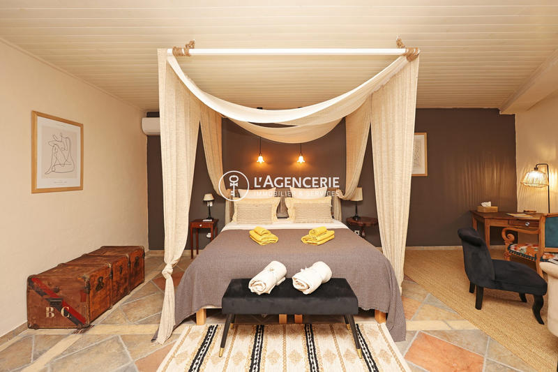 Maison ancienne - 569 m² - 15 pièces