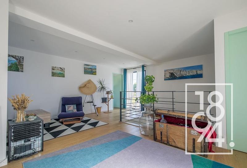 Maison - 270 m² - 5 pièces