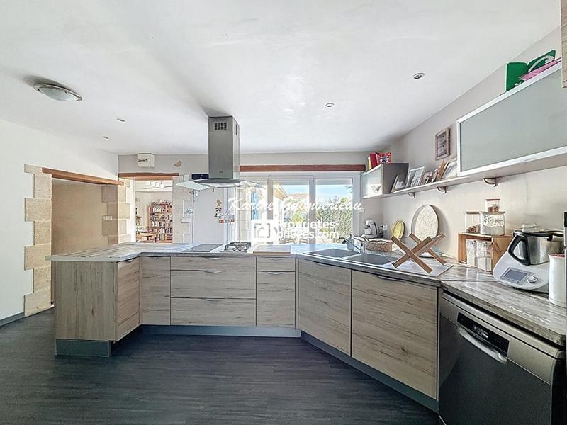 Maison - 210 m² - 8 pièces