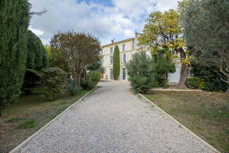 Propriété - 307 m² - 9 pièces