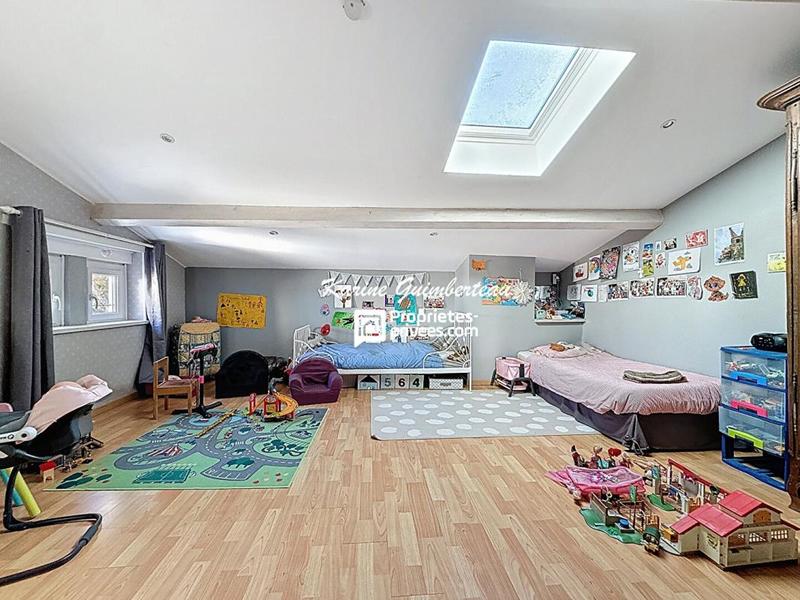 Maison - 210 m² - 8 pièces