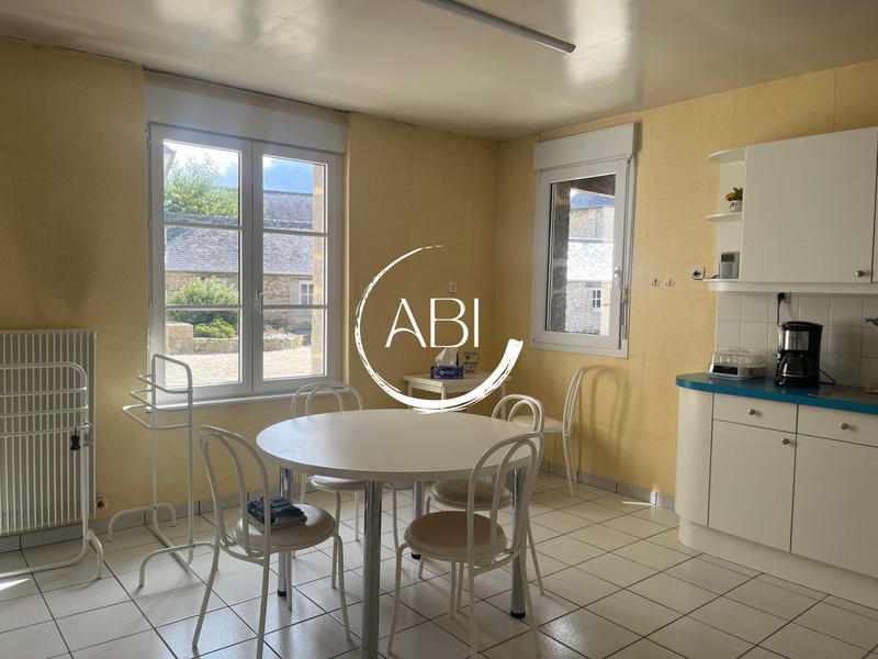 Maison - 230 m² - 8 pièces