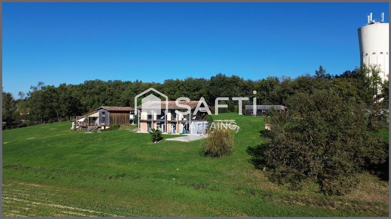 Maison - 230 m² - 8 pièces