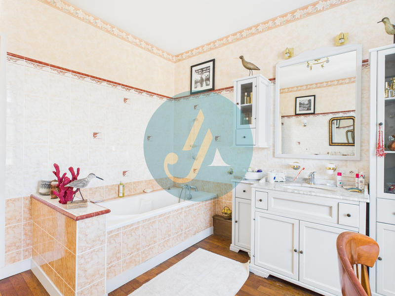 Maison - 169 m² - 7 pièces