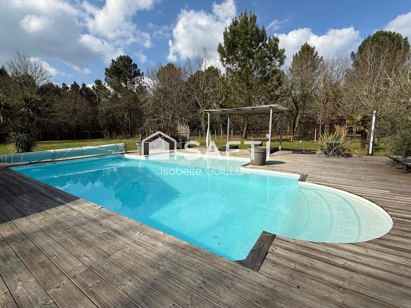 Maison - 240 m² - 9 pièces