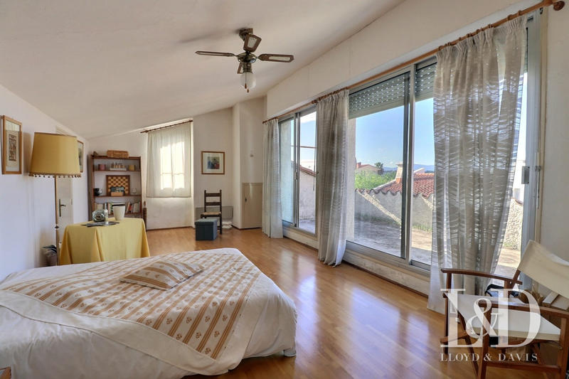 Maison - 243 m² - 10 pièces