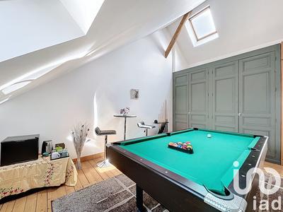 Maison - 240 m² - 9 pièces