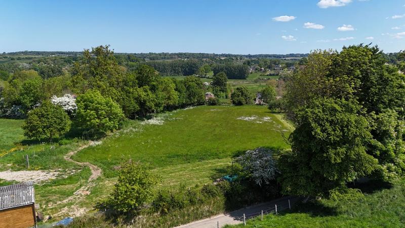 Terrain constructible - 3 923 m²