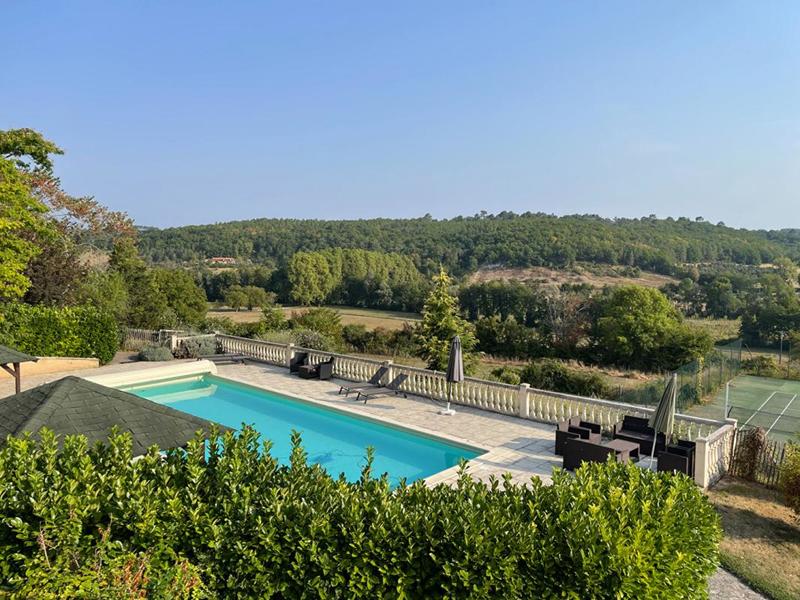 Maison - 660 m² - 25 pièces