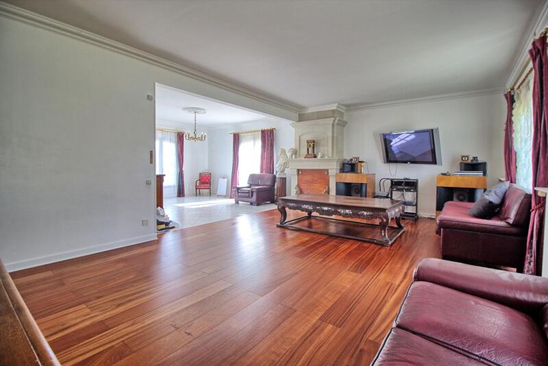 Maison - 240 m² - 9 pièces