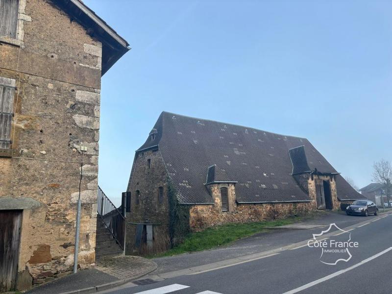 Maison - 375 m² - 2 pièces